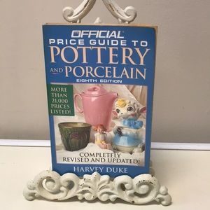 Official‎ Price Guide to Pottery & Porcelain 8th Edition
